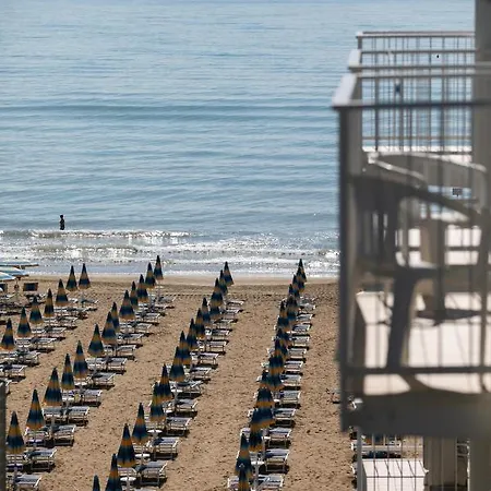 Boston 3 Stelle Superior Frontemare 3*