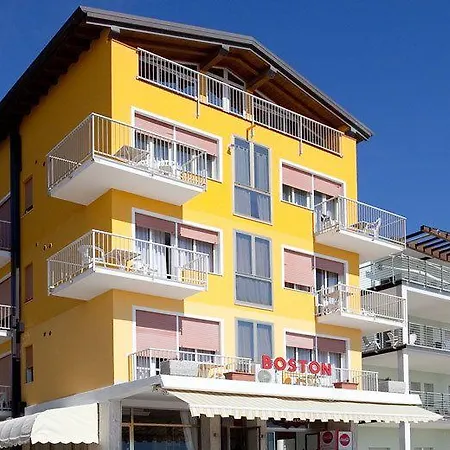 Boston 3 Stelle Superior Frontemare